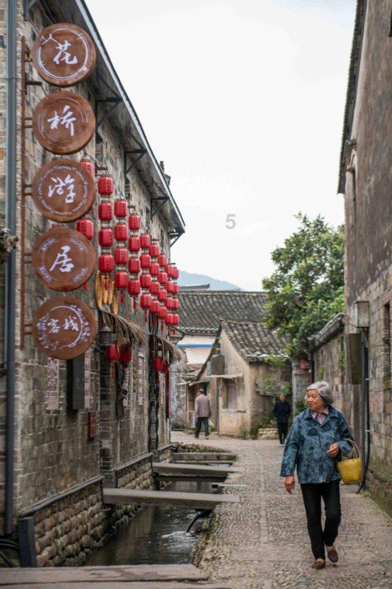 孩子反复发烧 肺里竟夹出“小树枝”